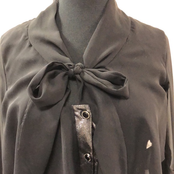 Buckle BKE boutique black lace long sleeve top - Picture 2 of 10